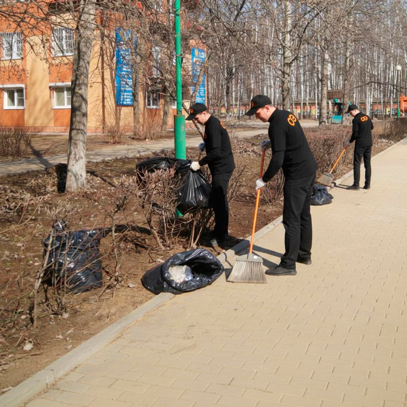 Уборка листьев в Ровеньках